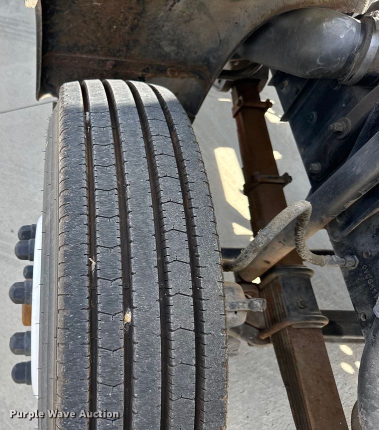 image for item EF2196 1990 Mack MS250 box truck