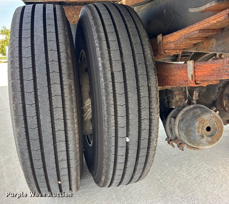 image for item EF2196 1990 Mack MS250 box truck