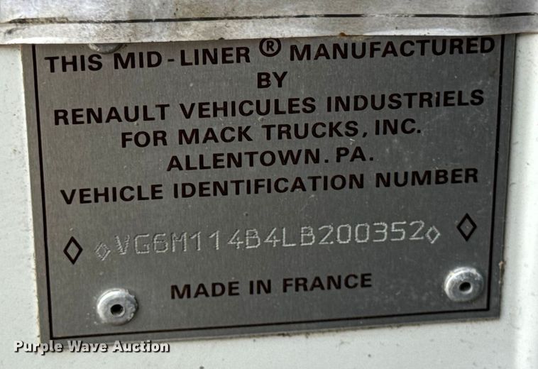 image for item EF2196 1990 Mack MS250 box truck