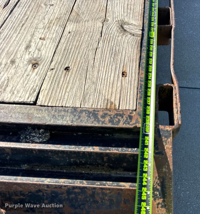 image for item EF2204 2011 Trailerman equipment trailer