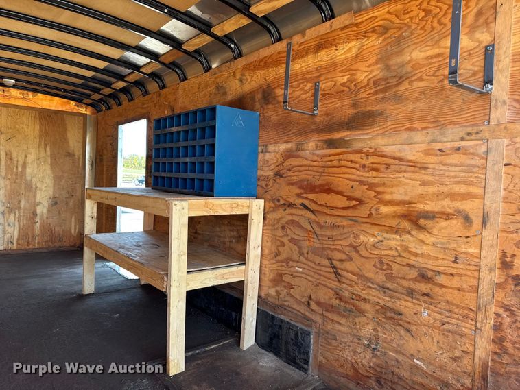 image for item EF2208 2006 Interstate T1718 TA3 enclosed cargo trailer