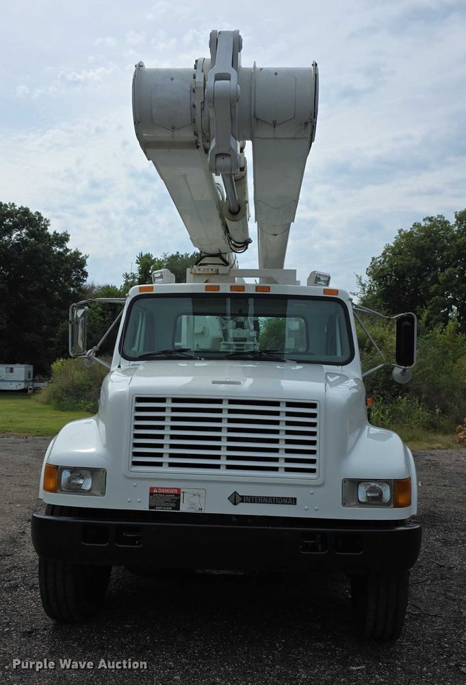 CAMIóN CON CANASTILLA 2000 INTERNATIONAL ALTEC