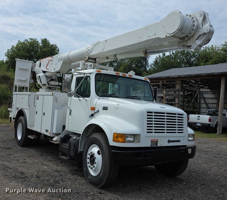 CAMIóN CON CANASTILLA 2000 INTERNATIONAL ALTEC