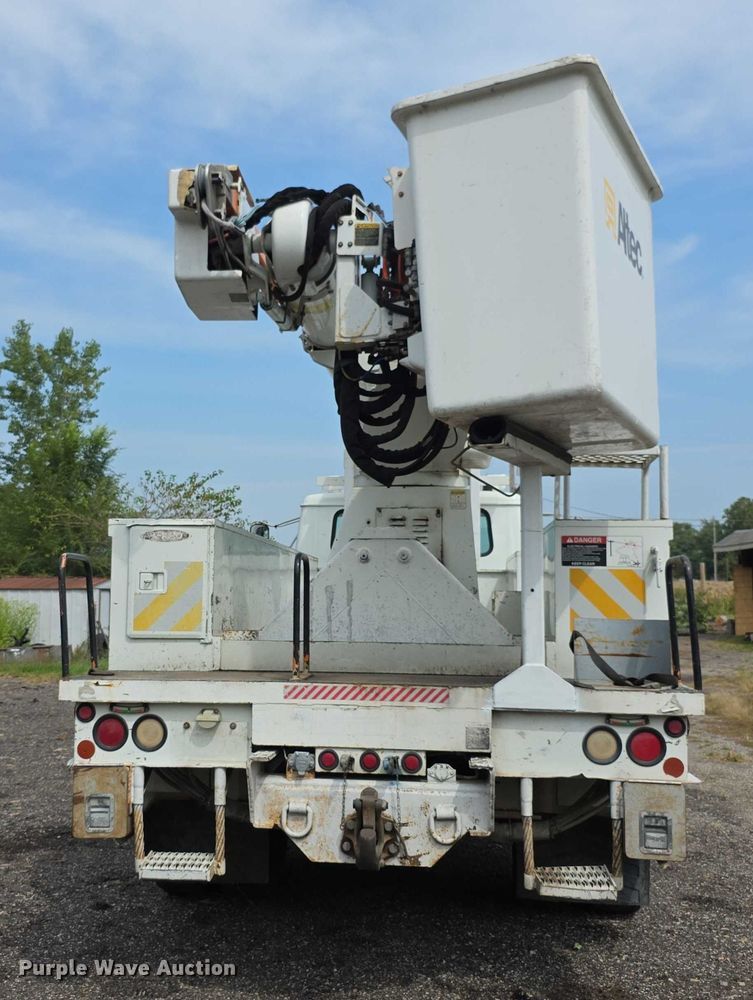 CAMIóN CON CANASTILLA 2000 INTERNATIONAL ALTEC