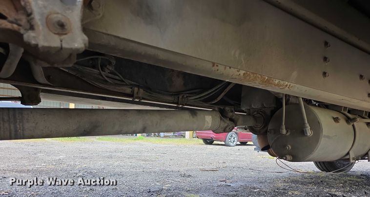 image for item EF3793 2000 International 4900 bucket truck