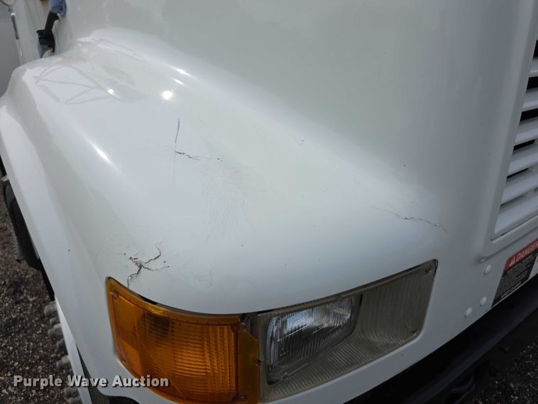 image for item EF3793 2000 International 4900 bucket truck