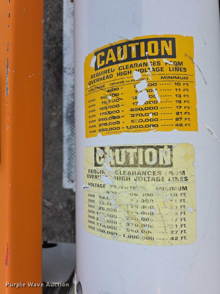 image for item EF3793 2000 International 4900 bucket truck