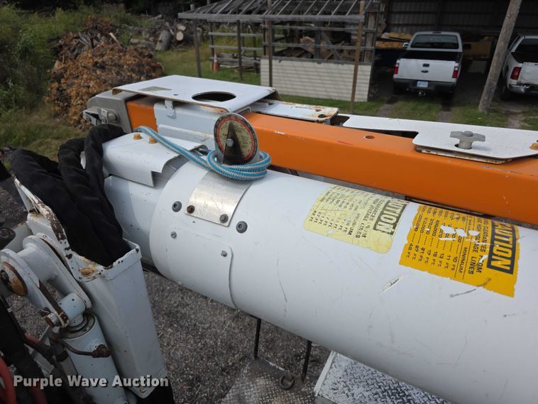 image for item EF3793 2000 International 4900 bucket truck