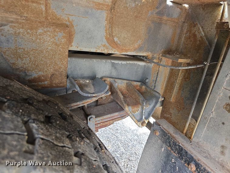 image for item EF3793 2000 International 4900 bucket truck