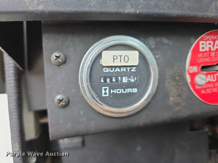 image for item EF3793 2000 International 4900 bucket truck