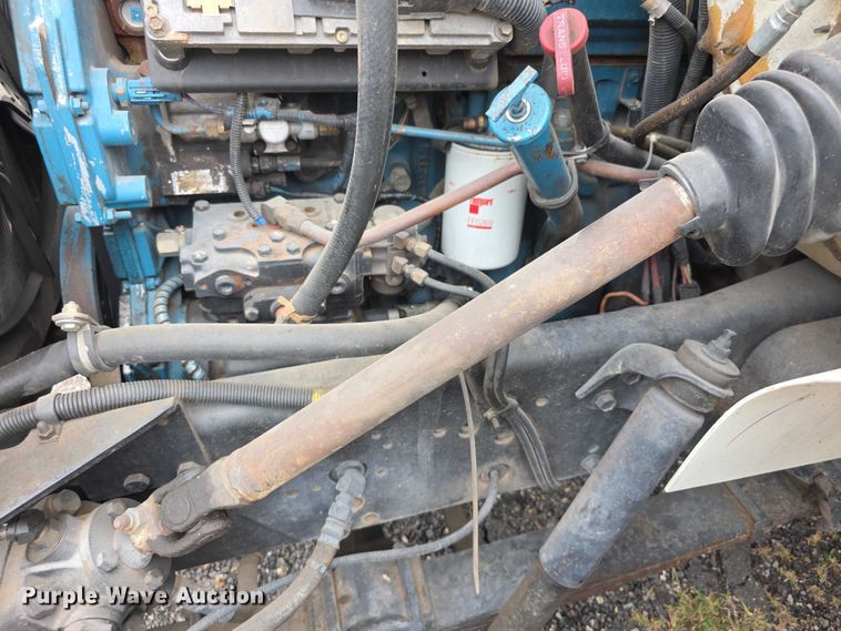 image for item EF3793 2000 International 4900 bucket truck