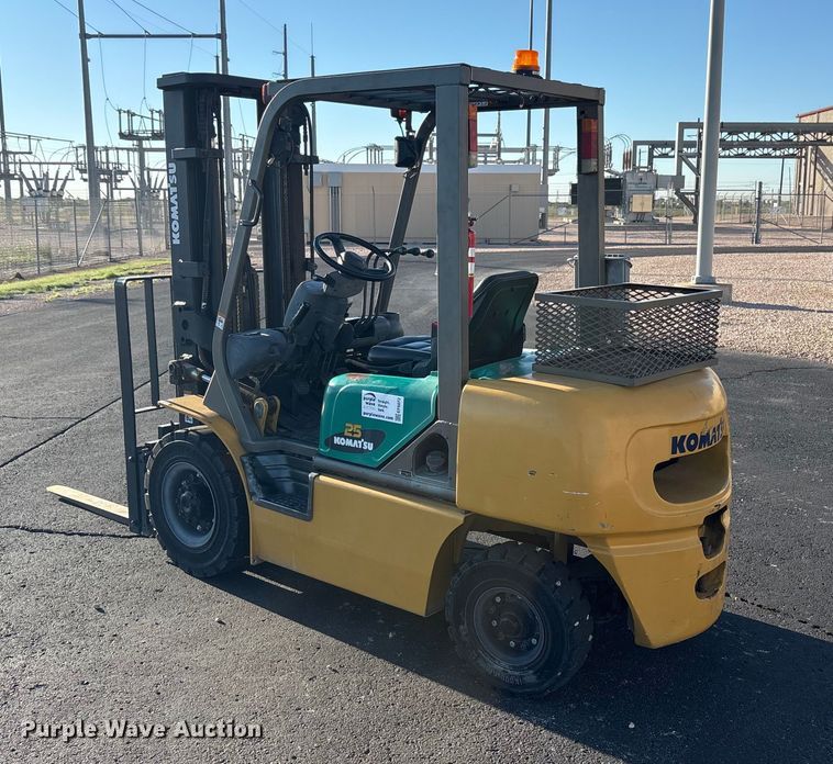 image for item EF6072 Komatsu F G25T-14 forklift