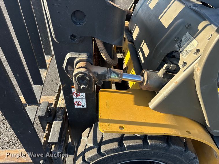 image for item EF6072 Komatsu F G25T-14 forklift