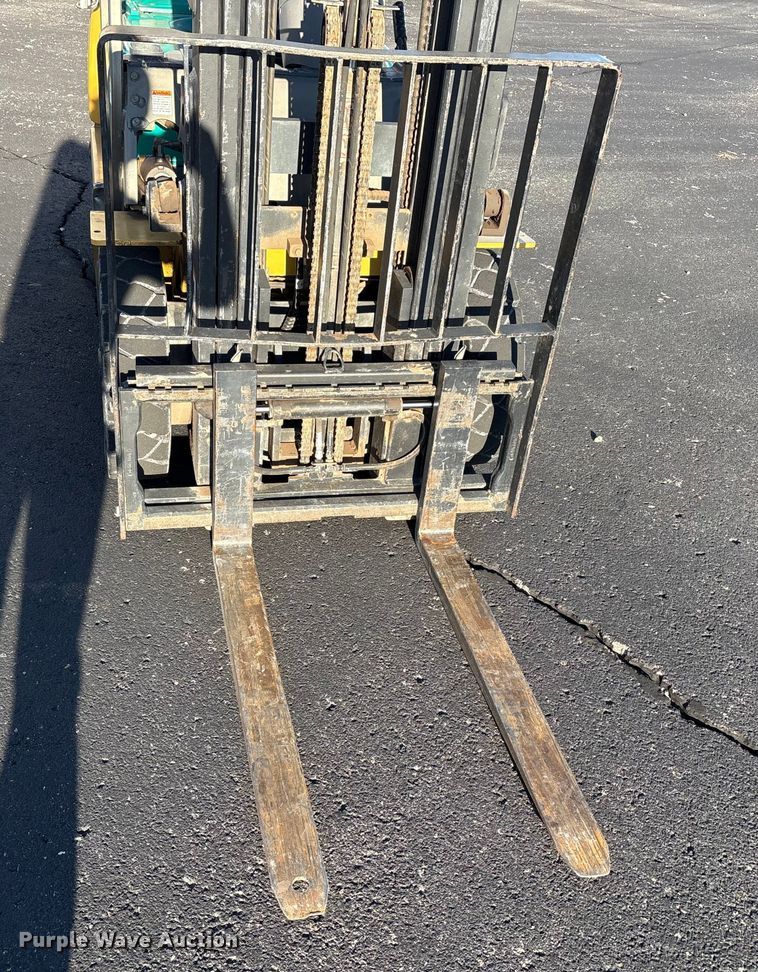 image for item EF6072 Komatsu F G25T-14 forklift