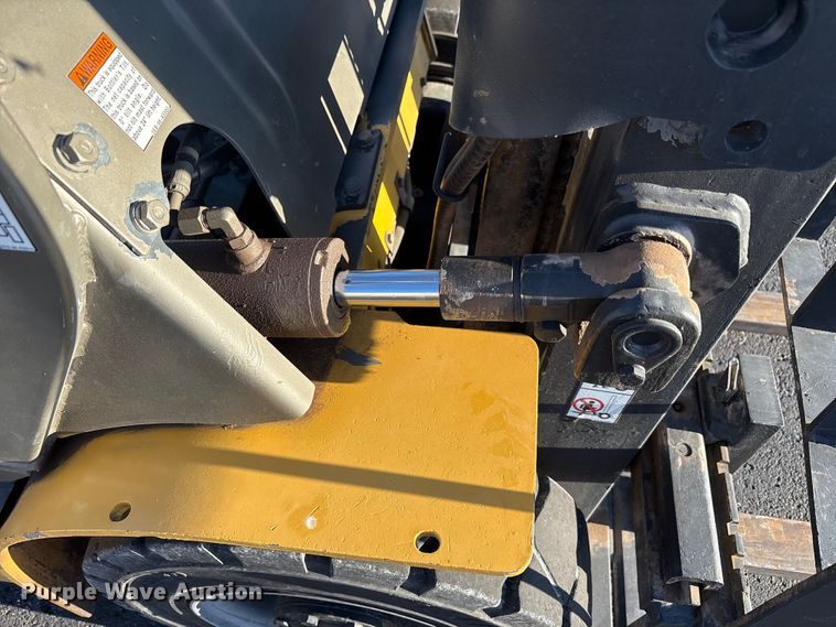 image for item EF6072 Komatsu F G25T-14 forklift