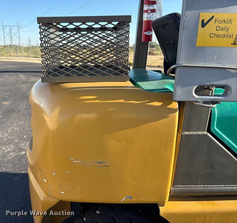 image for item EF6072 Komatsu F G25T-14 forklift