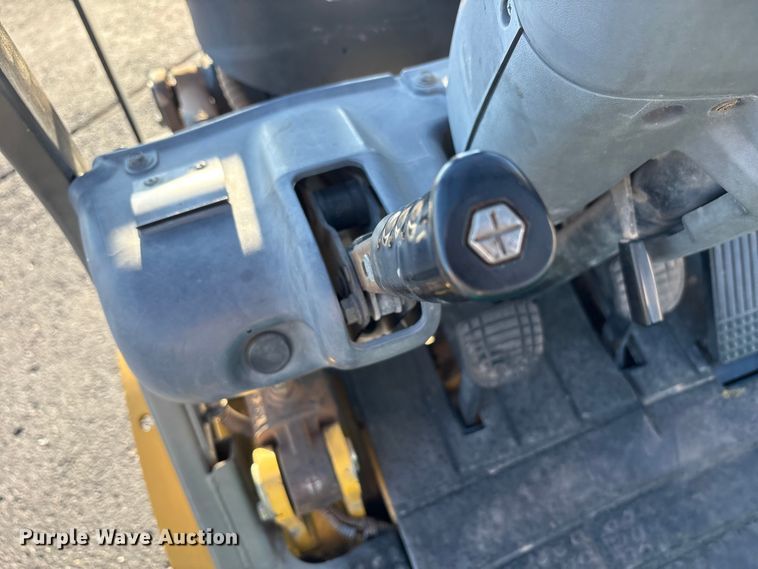 image for item EF6072 Komatsu F G25T-14 forklift