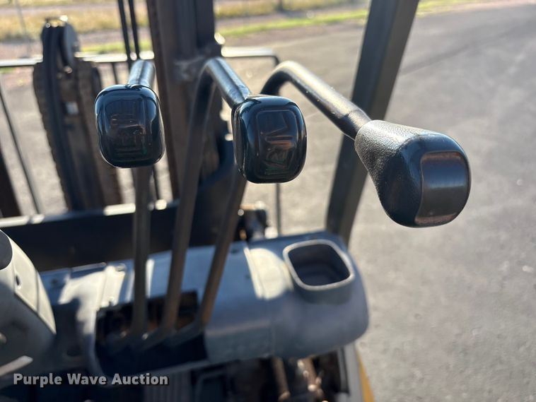 image for item EF6072 Komatsu F G25T-14 forklift