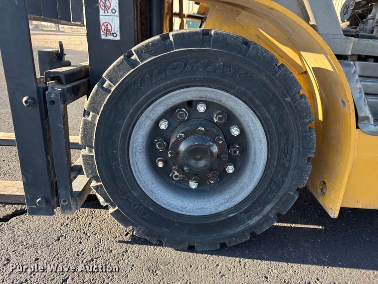 image for item EF6072 Komatsu F G25T-14 forklift