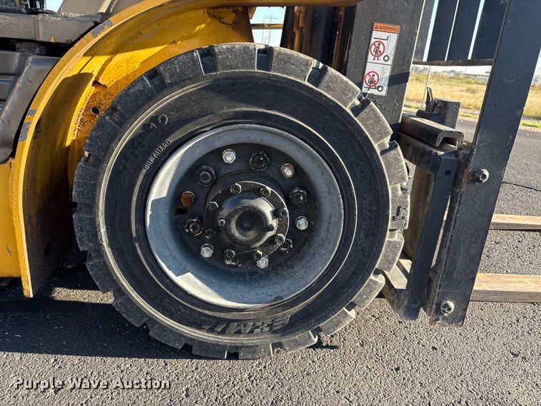 image for item EF6072 Komatsu F G25T-14 forklift