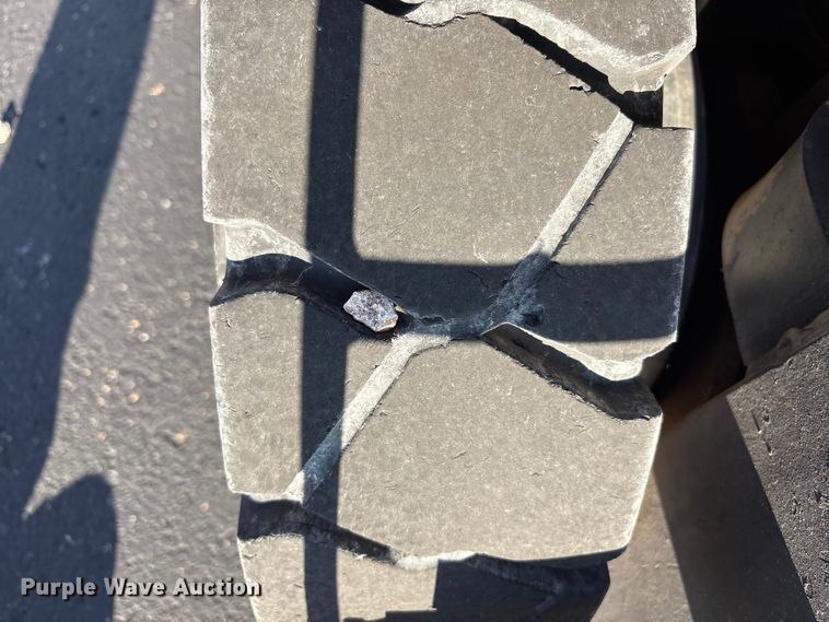 image for item EF6072 Komatsu F G25T-14 forklift