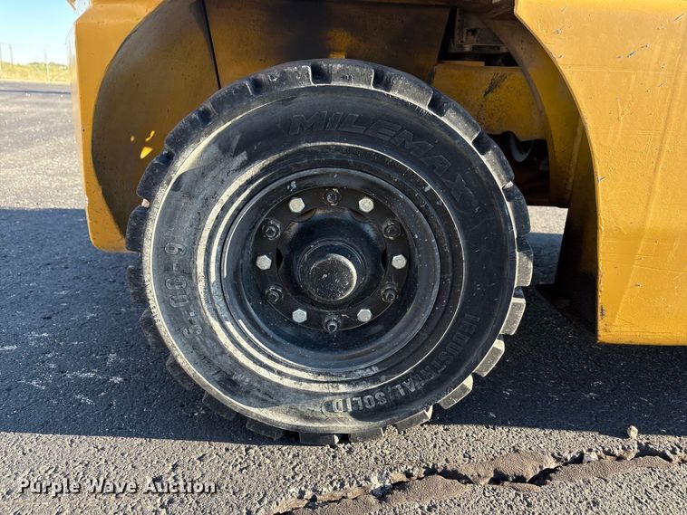 image for item EF6072 Komatsu F G25T-14 forklift