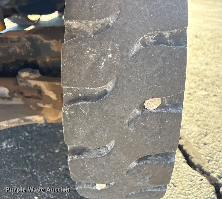 image for item EF6072 Komatsu F G25T-14 forklift