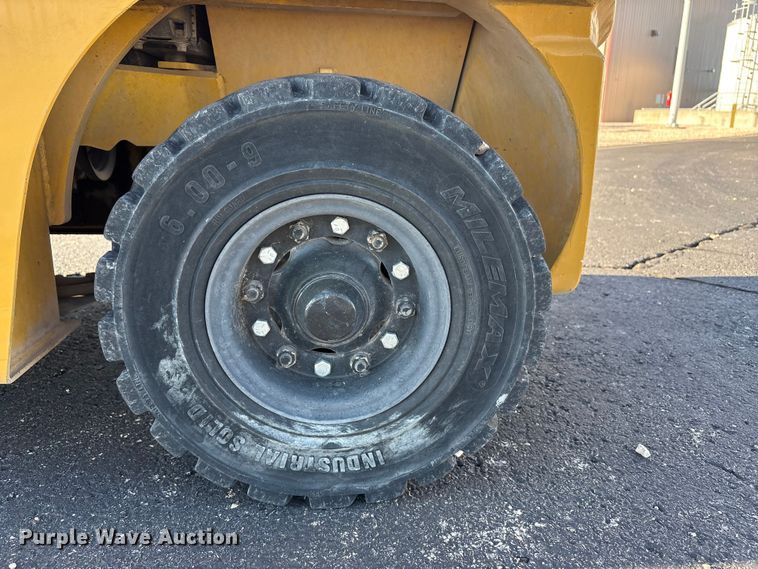 image for item EF6072 Komatsu F G25T-14 forklift