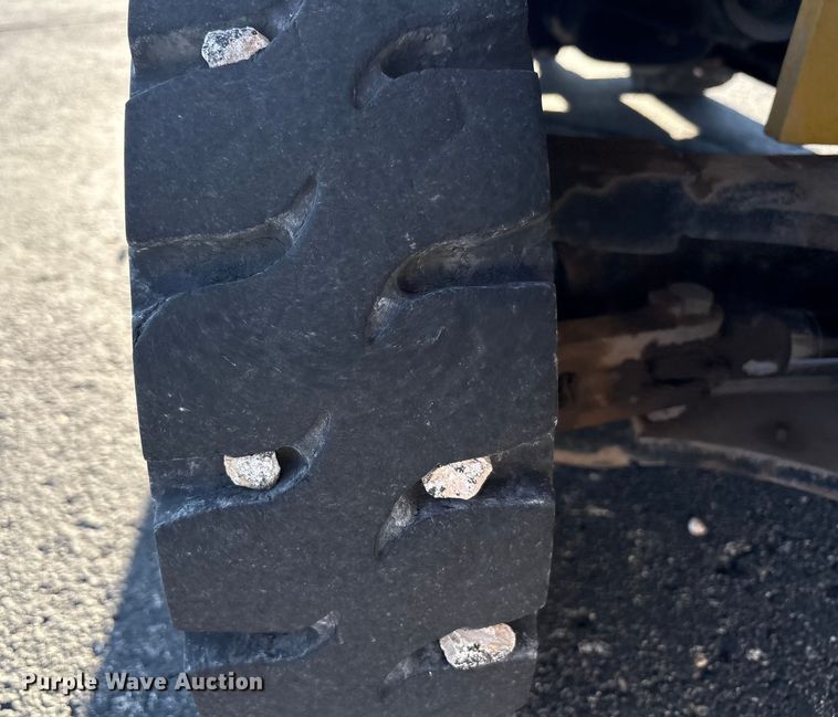 image for item EF6072 Komatsu F G25T-14 forklift