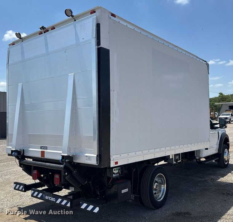 image for item EG6076 2017 Ford F450 Super Duty XL box truck