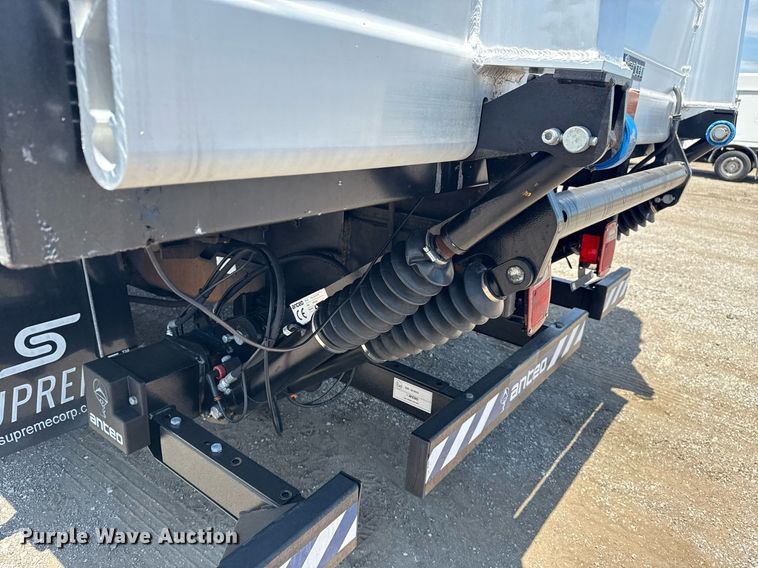 image for item EG6076 2017 Ford F450 Super Duty XL box truck