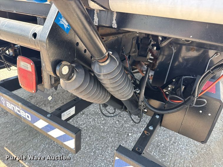 image for item EG6076 2017 Ford F450 Super Duty XL box truck