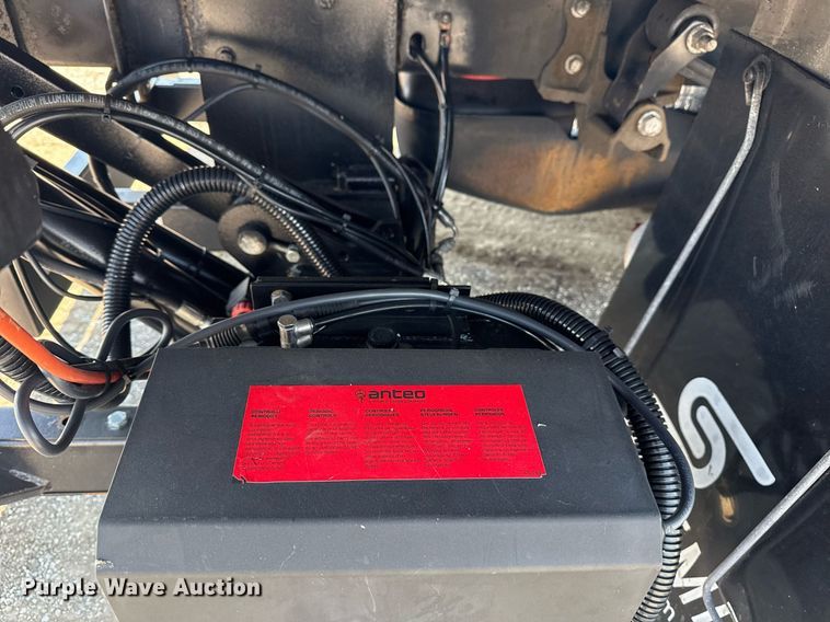 image for item EG6076 2017 Ford F450 Super Duty XL box truck