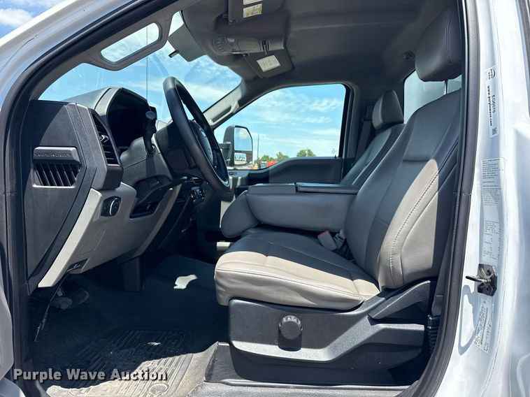 image for item EG6076 2017 Ford F450 Super Duty XL box truck