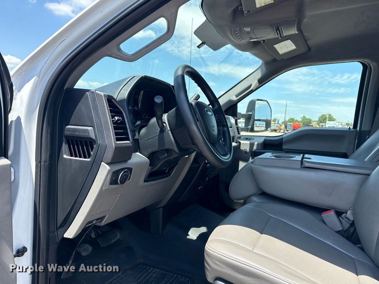 image for item EG6076 2017 Ford F450 Super Duty XL box truck