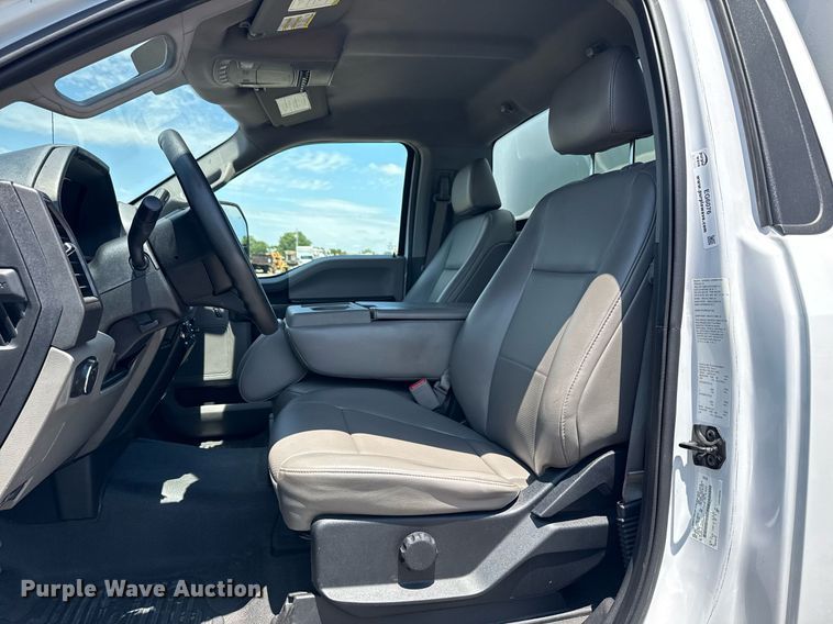 image for item EG6076 2017 Ford F450 Super Duty XL box truck