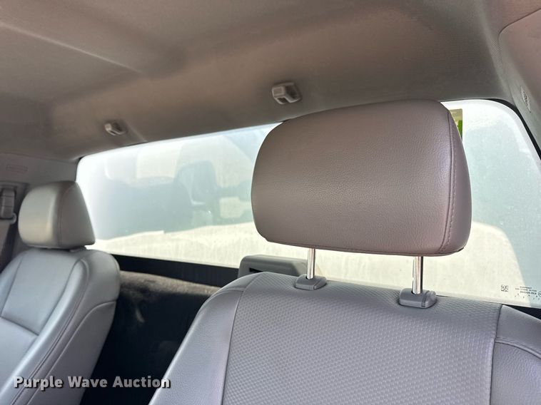 image for item EG6076 2017 Ford F450 Super Duty XL box truck