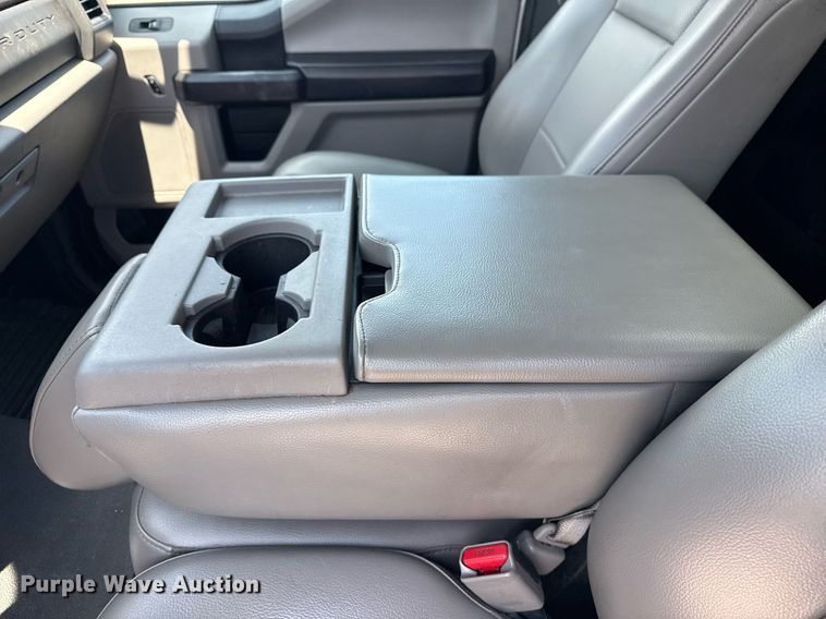 image for item EG6076 2017 Ford F450 Super Duty XL box truck