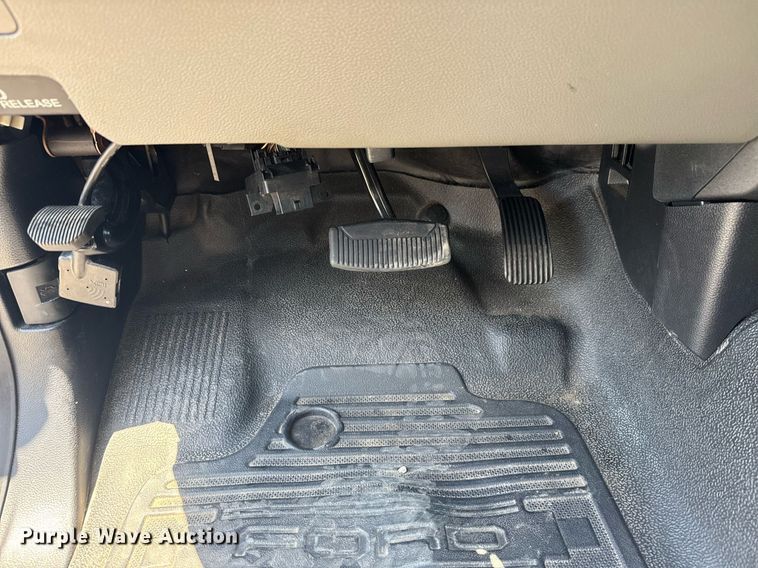 image for item EG6076 2017 Ford F450 Super Duty XL box truck