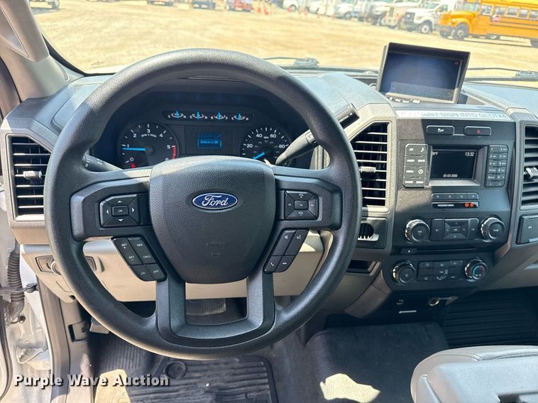 image for item EG6076 2017 Ford F450 Super Duty XL box truck