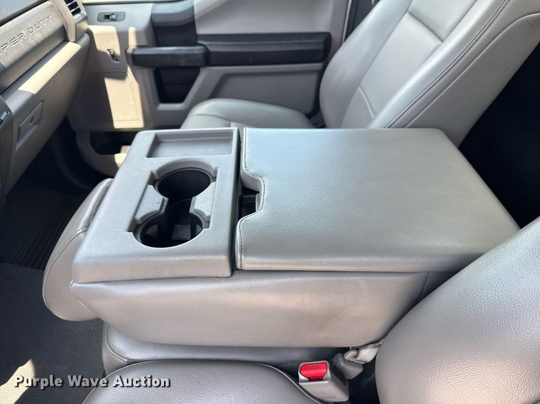 image for item EG6076 2017 Ford F450 Super Duty XL box truck