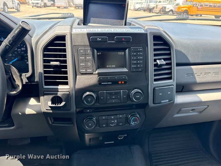 image for item EG6076 2017 Ford F450 Super Duty XL box truck