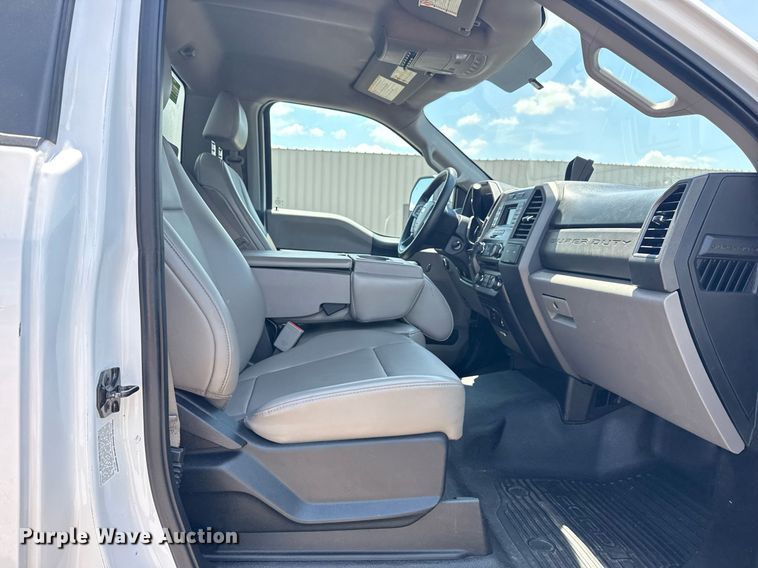 image for item EG6076 2017 Ford F450 Super Duty XL box truck