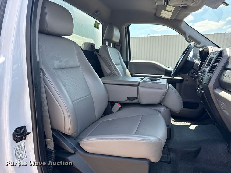 image for item EG6076 2017 Ford F450 Super Duty XL box truck