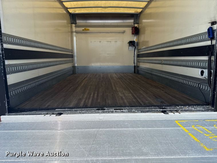 image for item EG6076 2017 Ford F450 Super Duty XL box truck