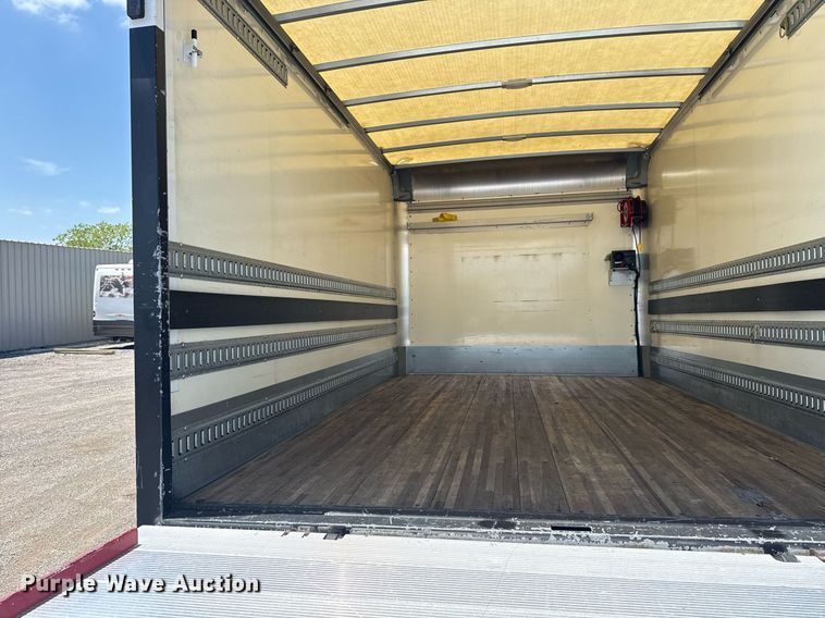 image for item EG6076 2017 Ford F450 Super Duty XL box truck