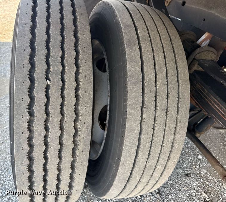 image for item EG6076 2017 Ford F450 Super Duty XL box truck