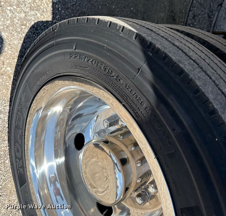 image for item EG6076 2017 Ford F450 Super Duty XL box truck