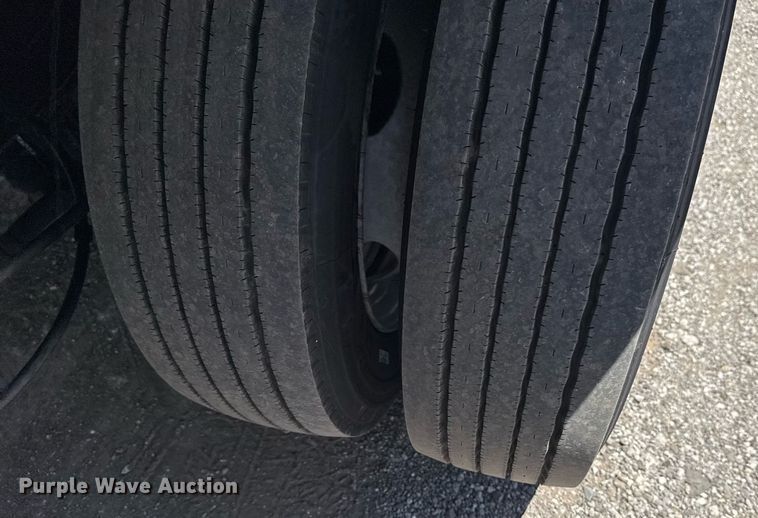 image for item EG6076 2017 Ford F450 Super Duty XL box truck