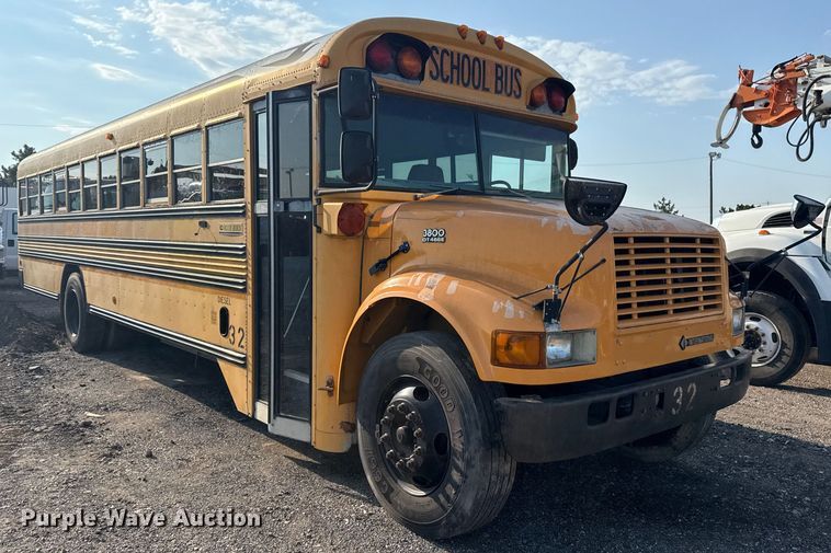 image for item EG6089 2002 International 3800 school bus